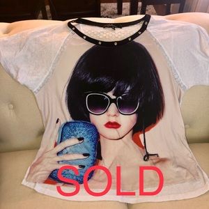 Model Face Blouse/Tee